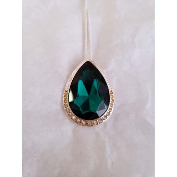 Avon Jewelry - Large Green Faux Emerald Teardrop Pendant Necklace